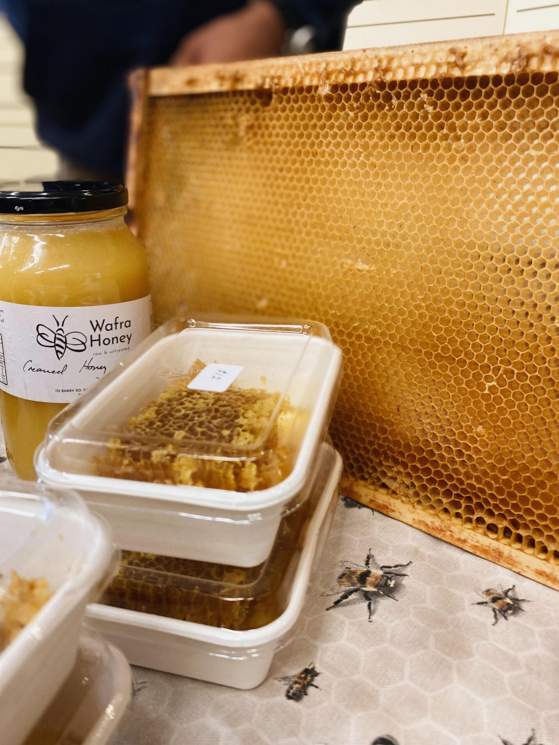 Wafra Honeycomb Honeycomb and honey in a jar